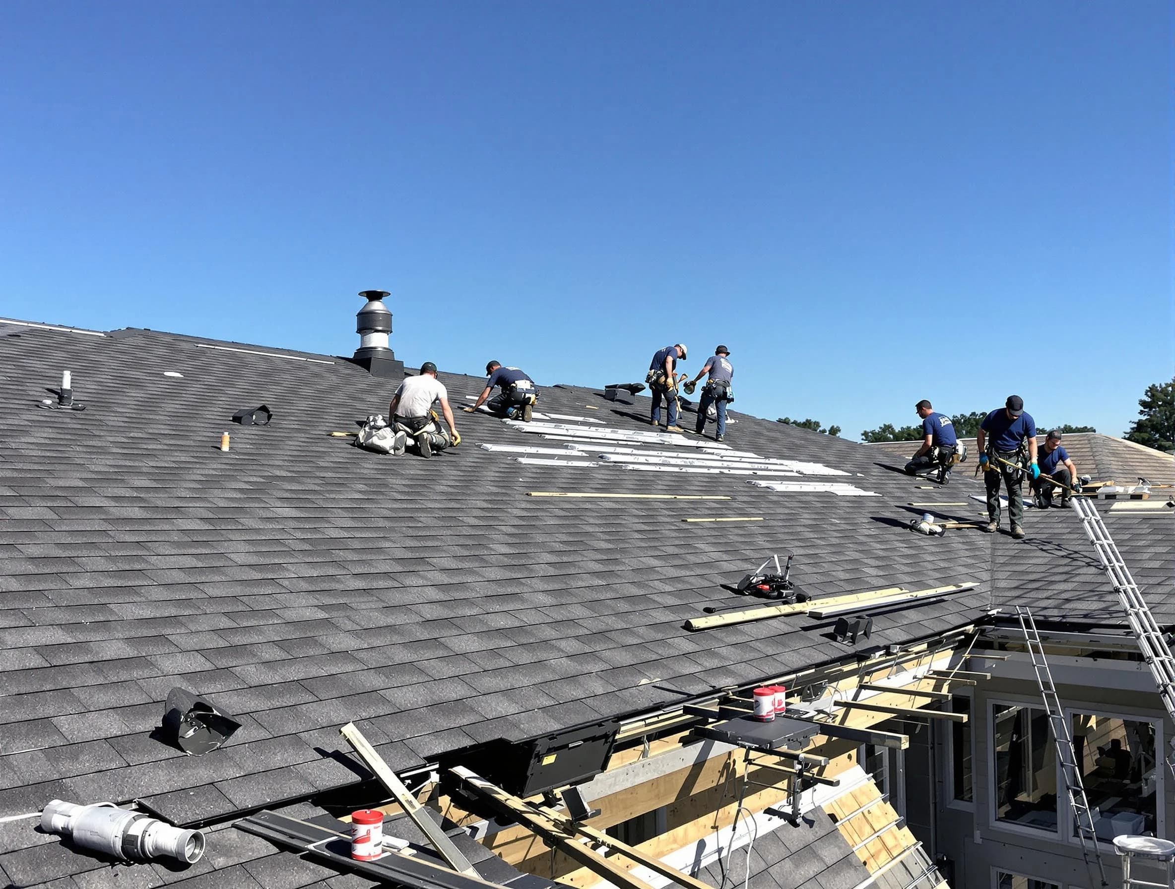 New Franklin Roofing Company experts performing roof installation in New Franklin, OH